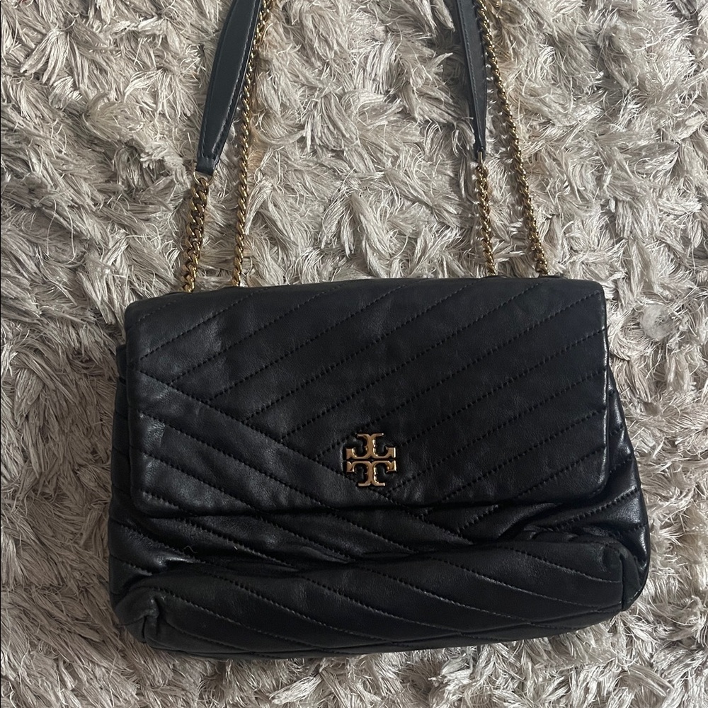 Tory Burch Kira Chevron Large Quilted Leather Shoulder Bag. Convertible strap. - Picture 4 of 15